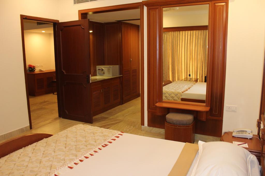 Paramount Inn Sriperumbudur Екстериор снимка