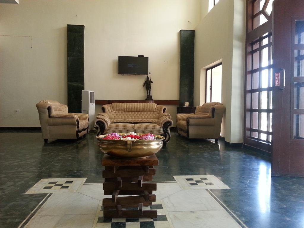 Paramount Inn Sriperumbudur Екстериор снимка